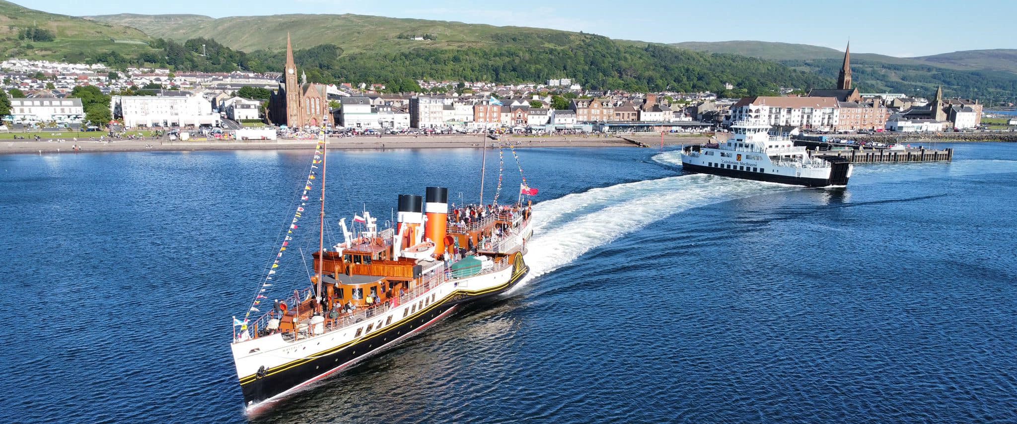 PS Waverley (1947) and MV Loch Shira leaving Largs.